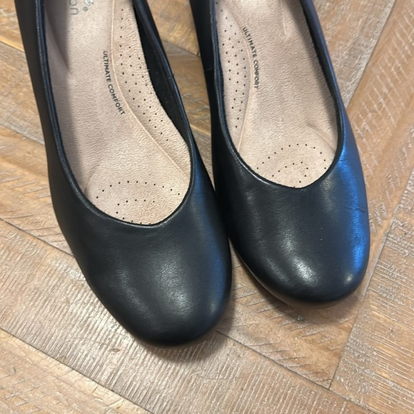 Clark's Flores Tulip Leather Jacket Low Wedge Heel Pumps - Picture 5 of 9